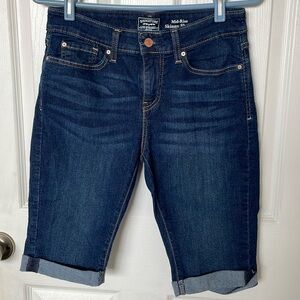 Levi mid-rise skinny shorts